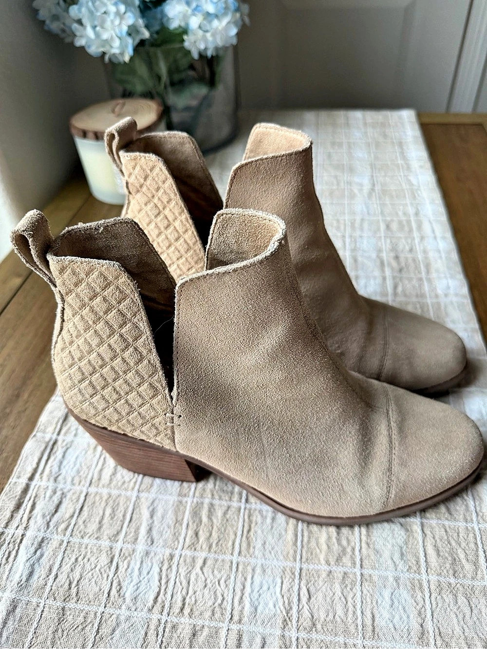 TOMS Ankle Boots in Cream US 9